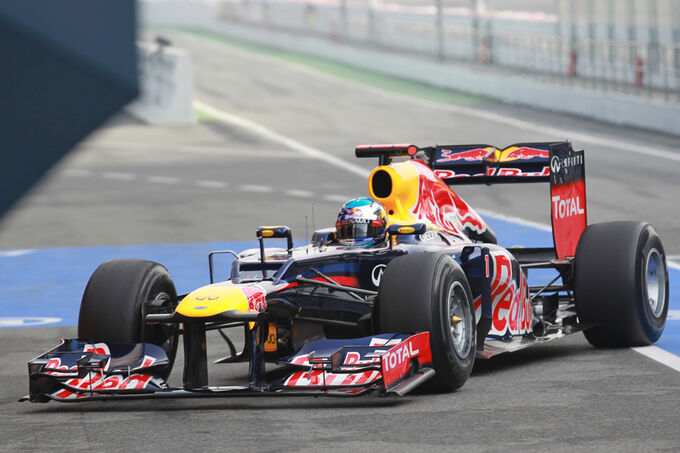 Sebastian-Vettel-Red-Bull-Formel-1-Test-Barcelona-4-Maerz-2012-fotoshowImage-606b8add-575011.jpg