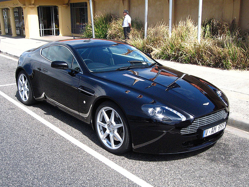 Aston Martin V8 Vantage.jpg