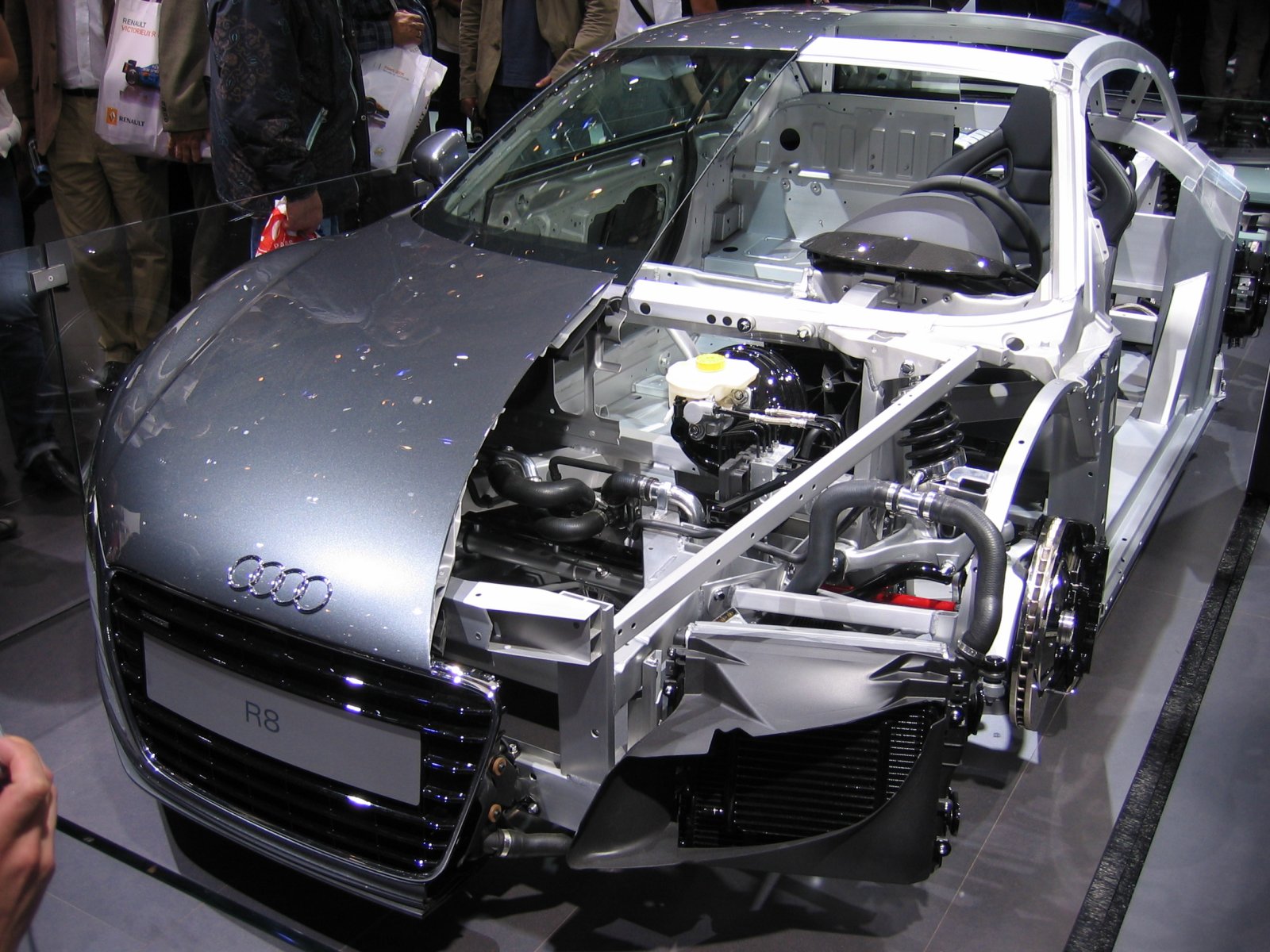 Audi_R8_cutaway_(2305471884).jpg
