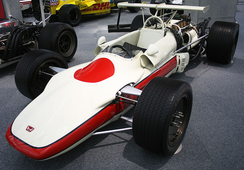 800px-Honda_RA302_left_Honda_Collection_Hall.jpg
