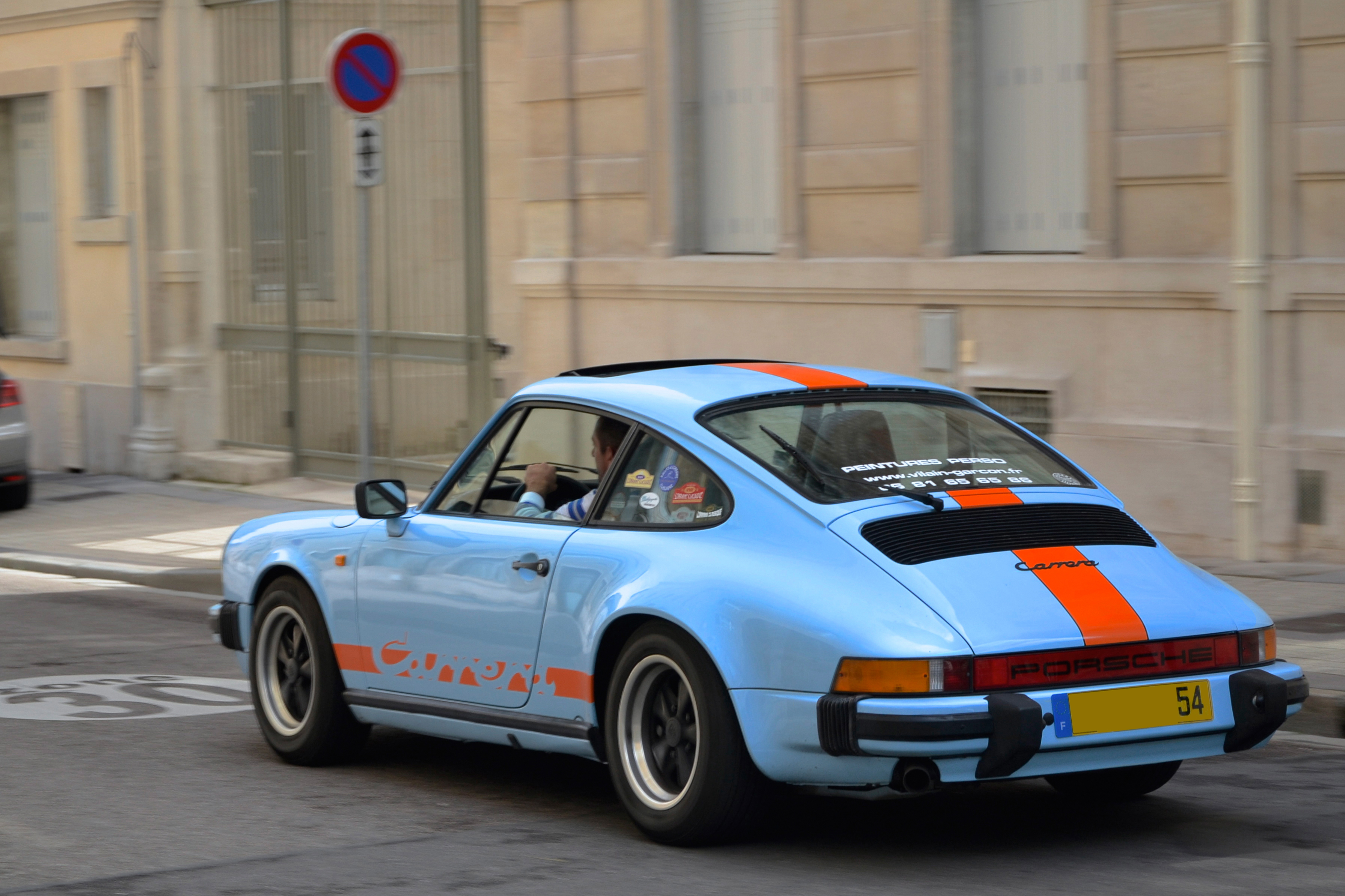 Porsche_911_G-series_Carrera_coupe_Gulf_colors_(7717981560).jpg