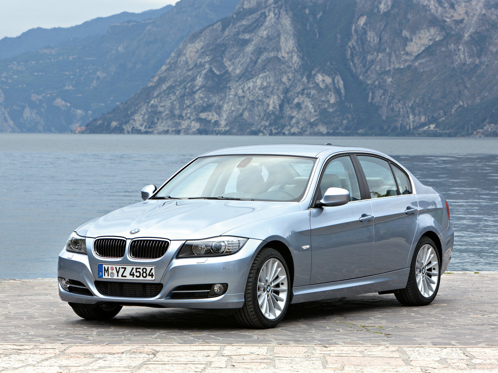 2009+BMW+3-Series+sedan+front.jpg