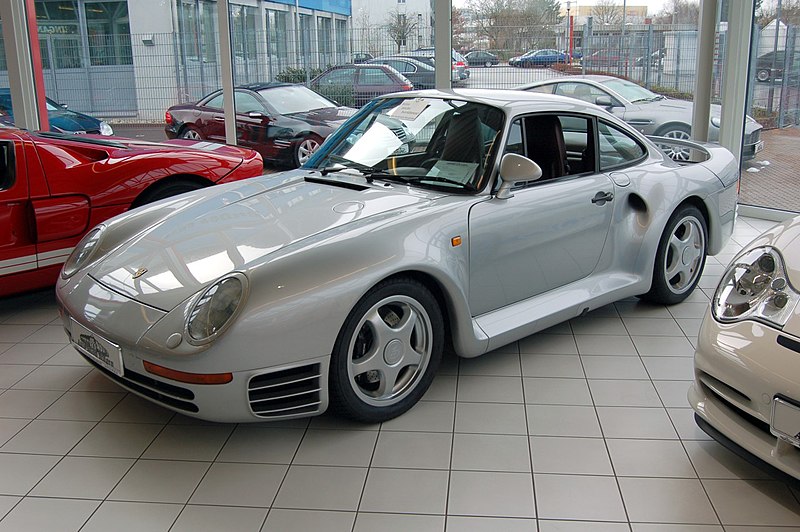 800px-Porsche_959_silver_at_Auto_Salon_Singen.jpg